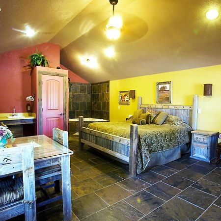 Rustic Creek Ranch Resort At North Jellystone Park 버레슨 외부 사진