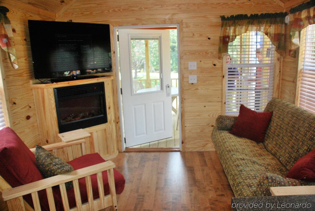Rustic Creek Ranch Resort At North Jellystone Park 버레슨 외부 사진