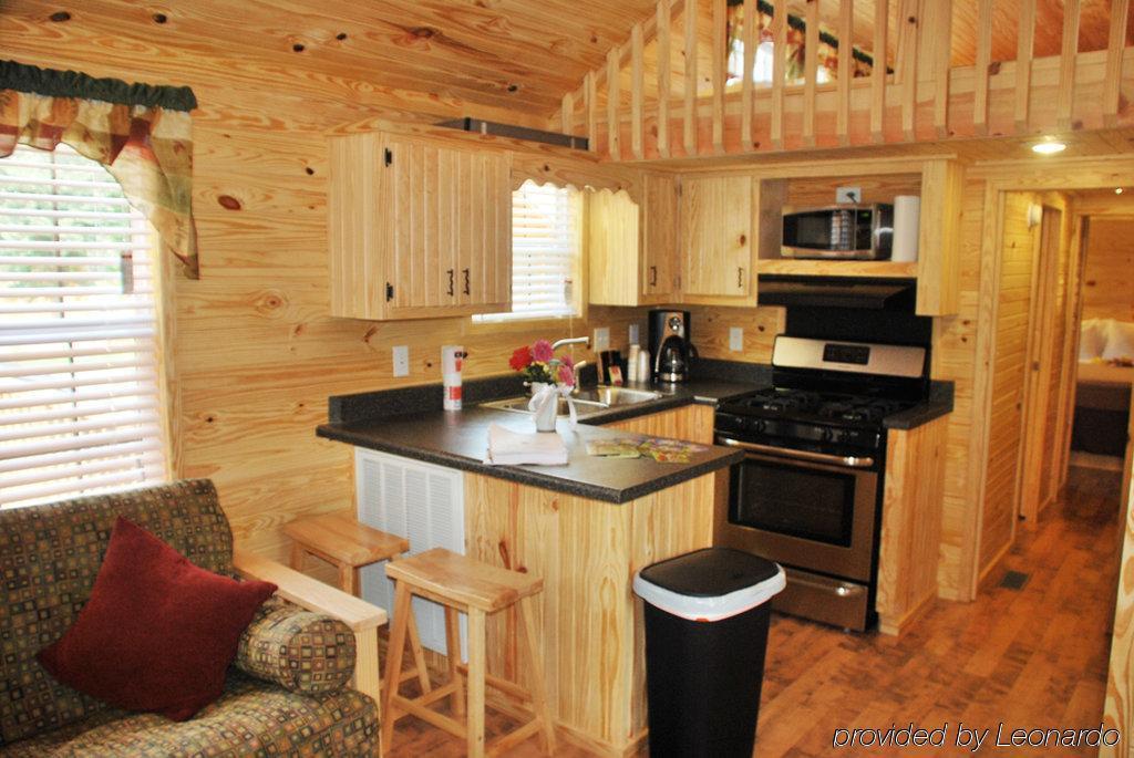 Rustic Creek Ranch Resort At North Jellystone Park 버레슨 외부 사진