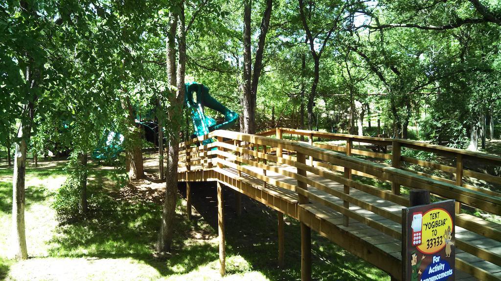 Rustic Creek Ranch Resort At North Jellystone Park 버레슨 외부 사진