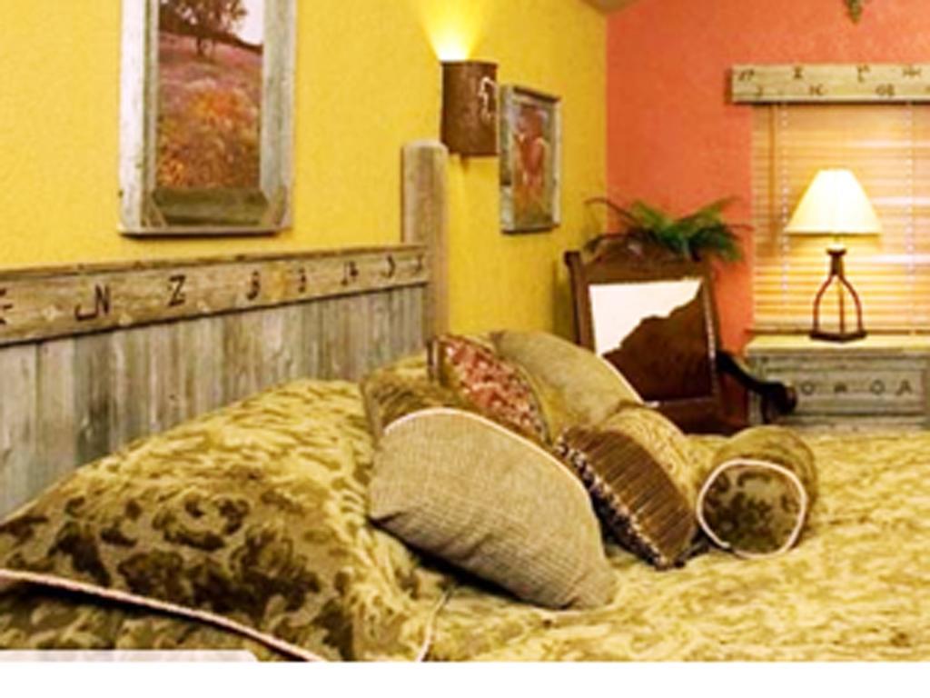 Rustic Creek Ranch Resort At North Jellystone Park 버레슨 외부 사진