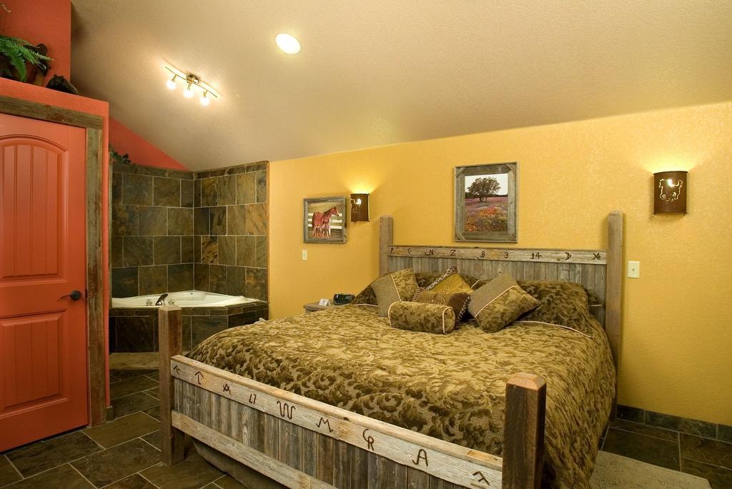 Rustic Creek Ranch Resort At North Jellystone Park 버레슨 외부 사진