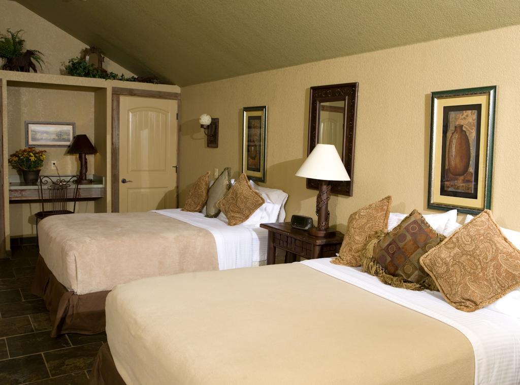 Rustic Creek Ranch Resort At North Jellystone Park 버레슨 외부 사진