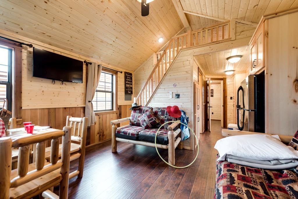 Rustic Creek Ranch Resort At North Jellystone Park 버레슨 외부 사진