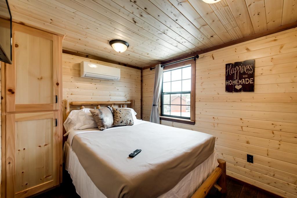 Rustic Creek Ranch Resort At North Jellystone Park 버레슨 외부 사진