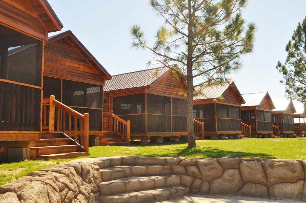 Rustic Creek Ranch Resort At North Jellystone Park 버레슨 외부 사진