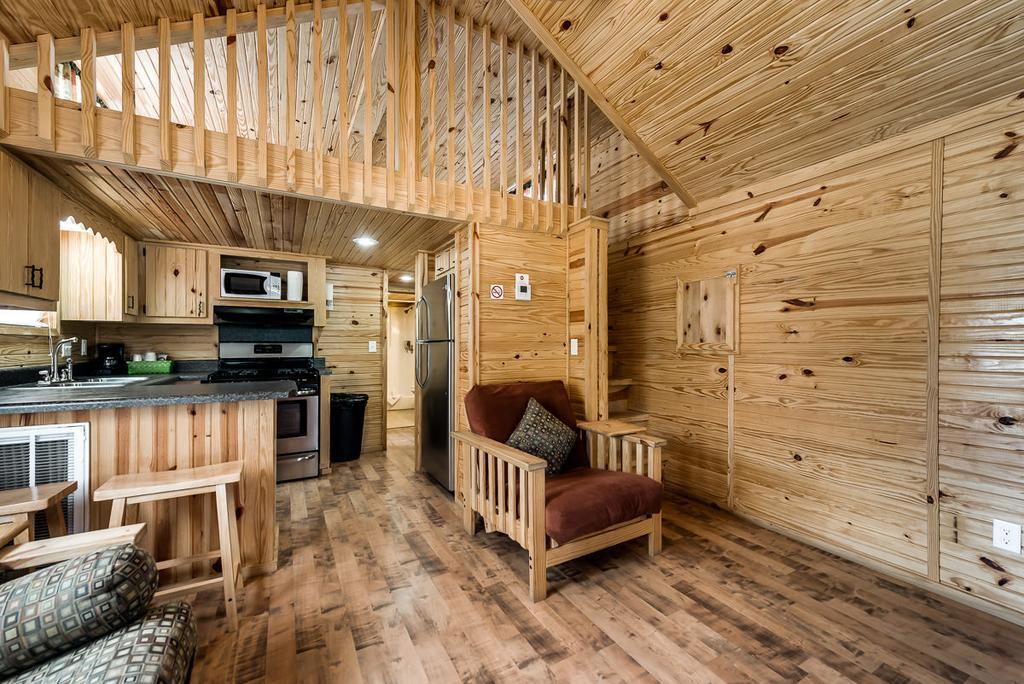 Rustic Creek Ranch Resort At North Jellystone Park 버레슨 객실 사진