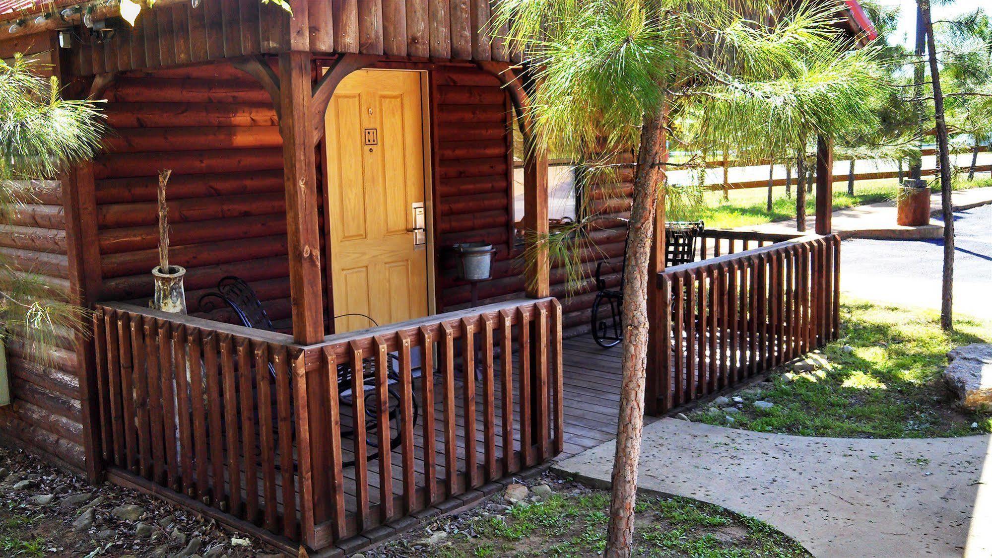 Rustic Creek Ranch Resort At North Jellystone Park 버레슨 외부 사진