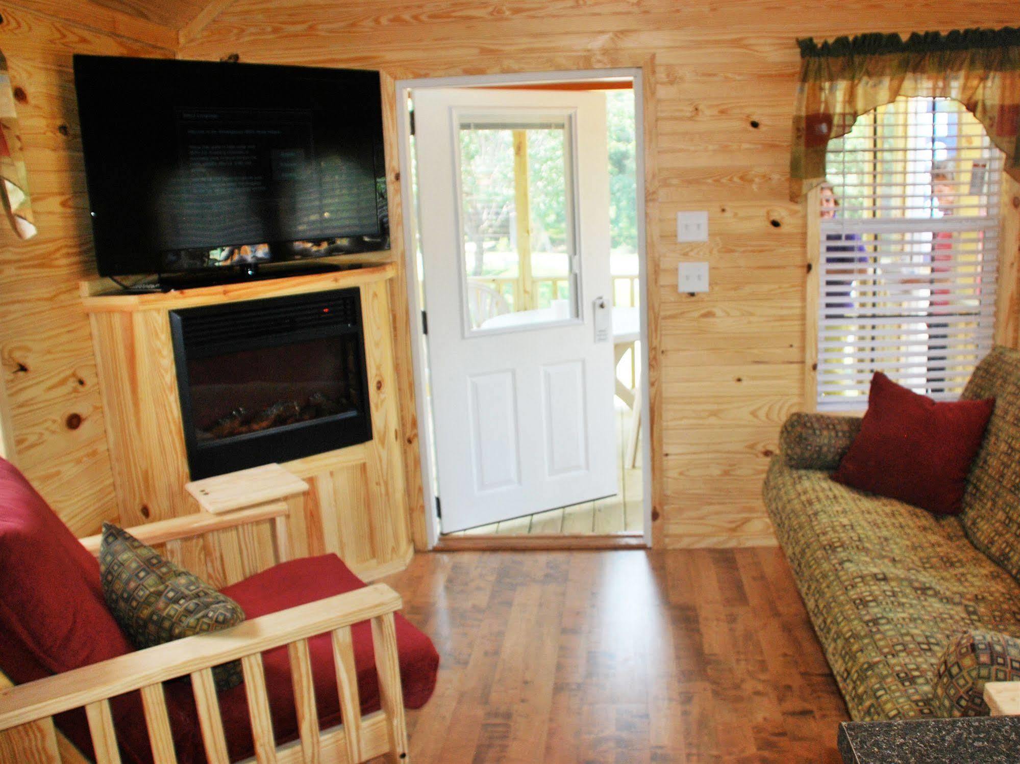 Rustic Creek Ranch Resort At North Jellystone Park 버레슨 외부 사진