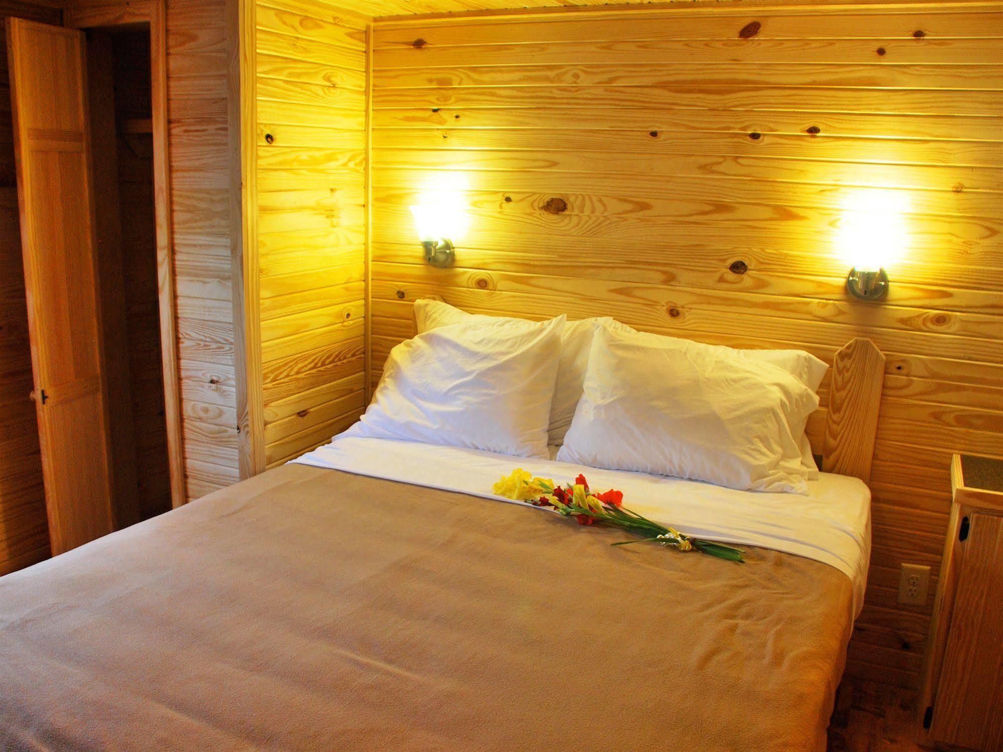 Rustic Creek Ranch Resort At North Jellystone Park 버레슨 외부 사진