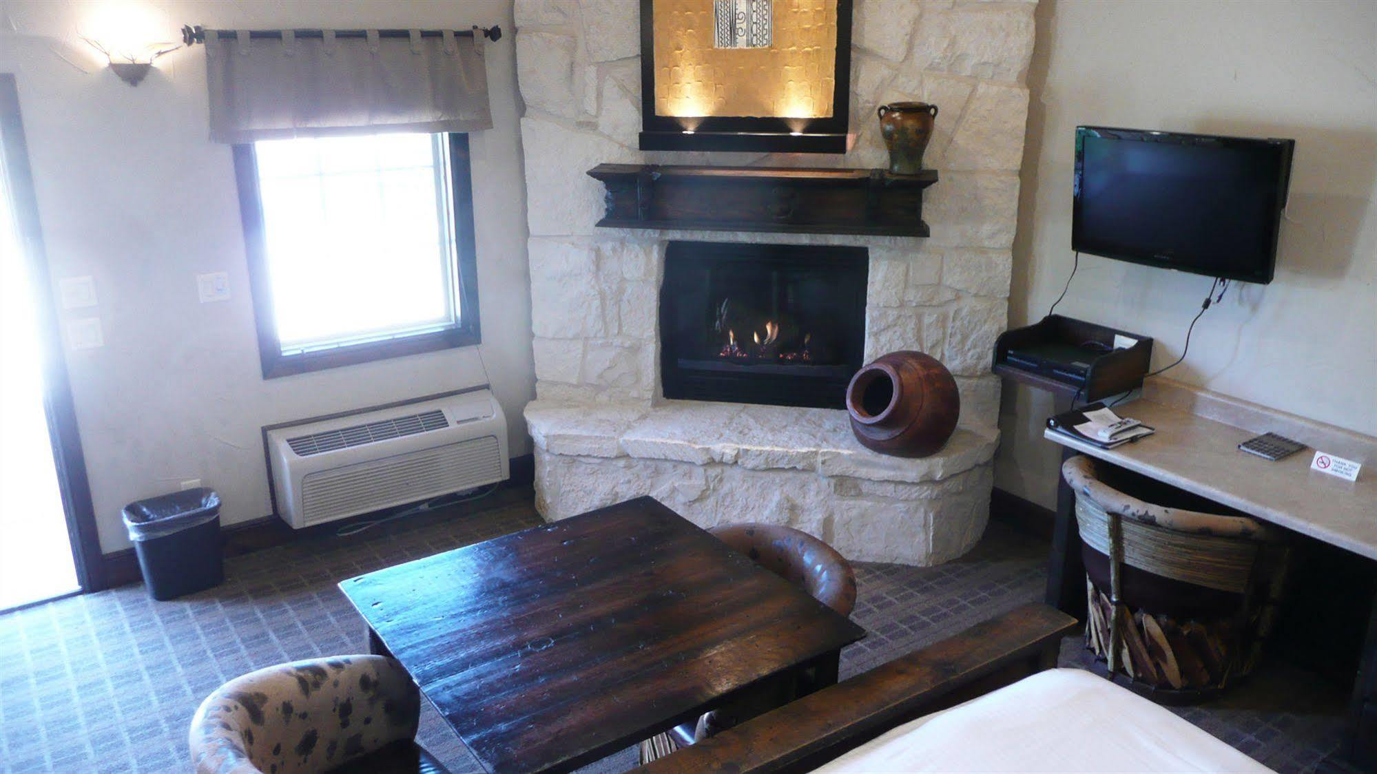 Rustic Creek Ranch Resort At North Jellystone Park 버레슨 외부 사진