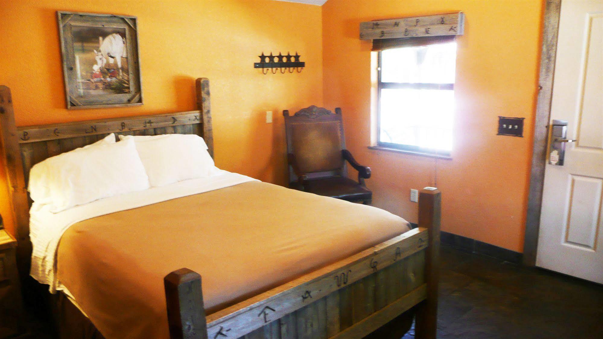 Rustic Creek Ranch Resort At North Jellystone Park 버레슨 외부 사진