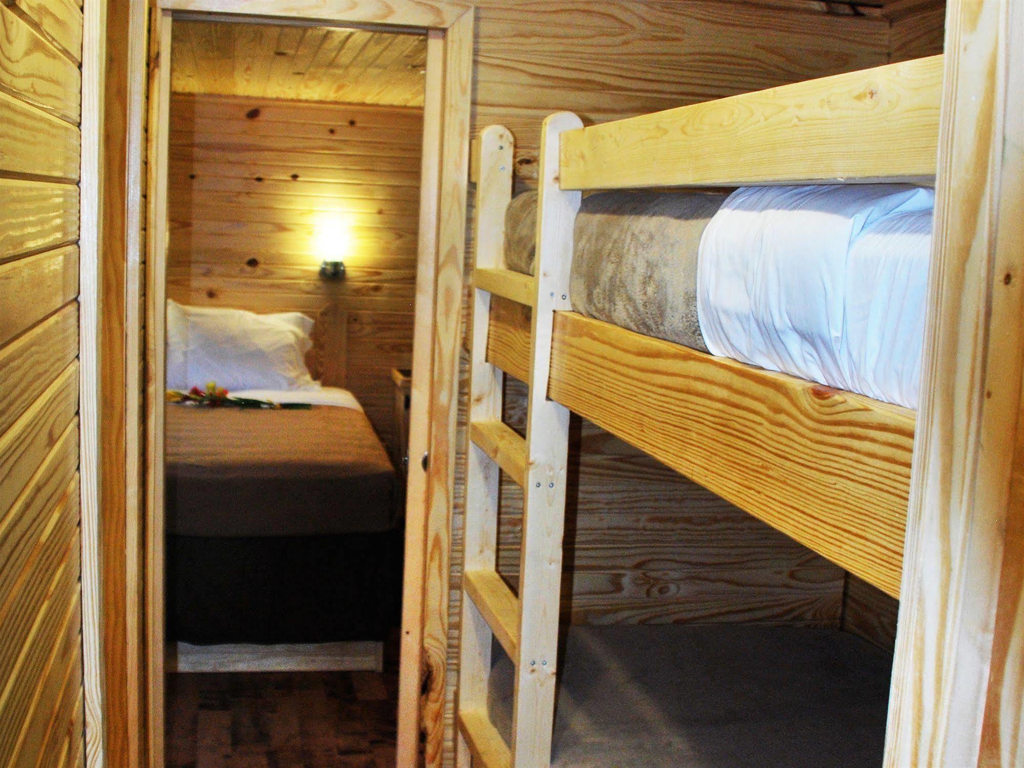 Rustic Creek Ranch Resort At North Jellystone Park 버레슨 외부 사진