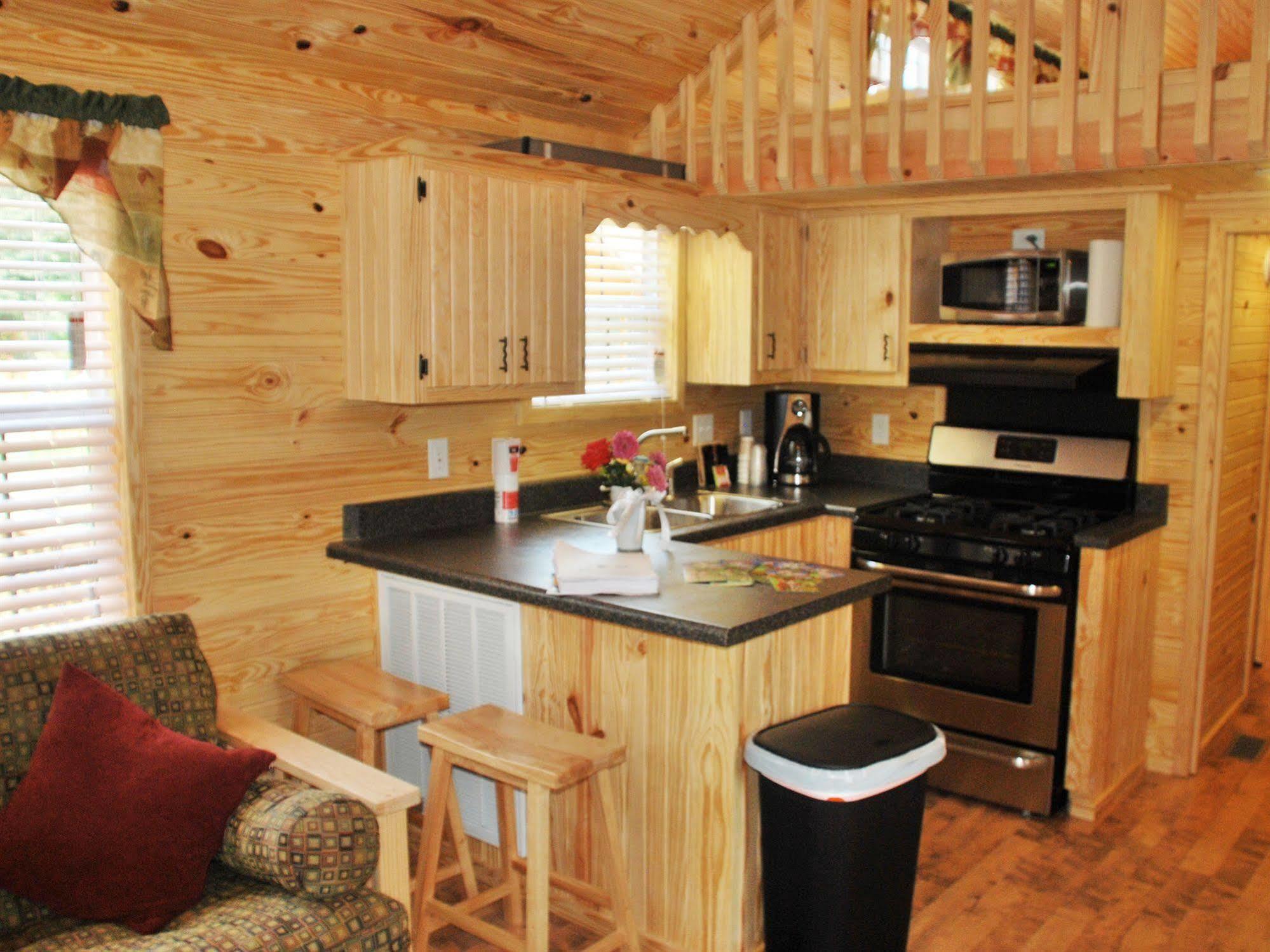 Rustic Creek Ranch Resort At North Jellystone Park 버레슨 외부 사진