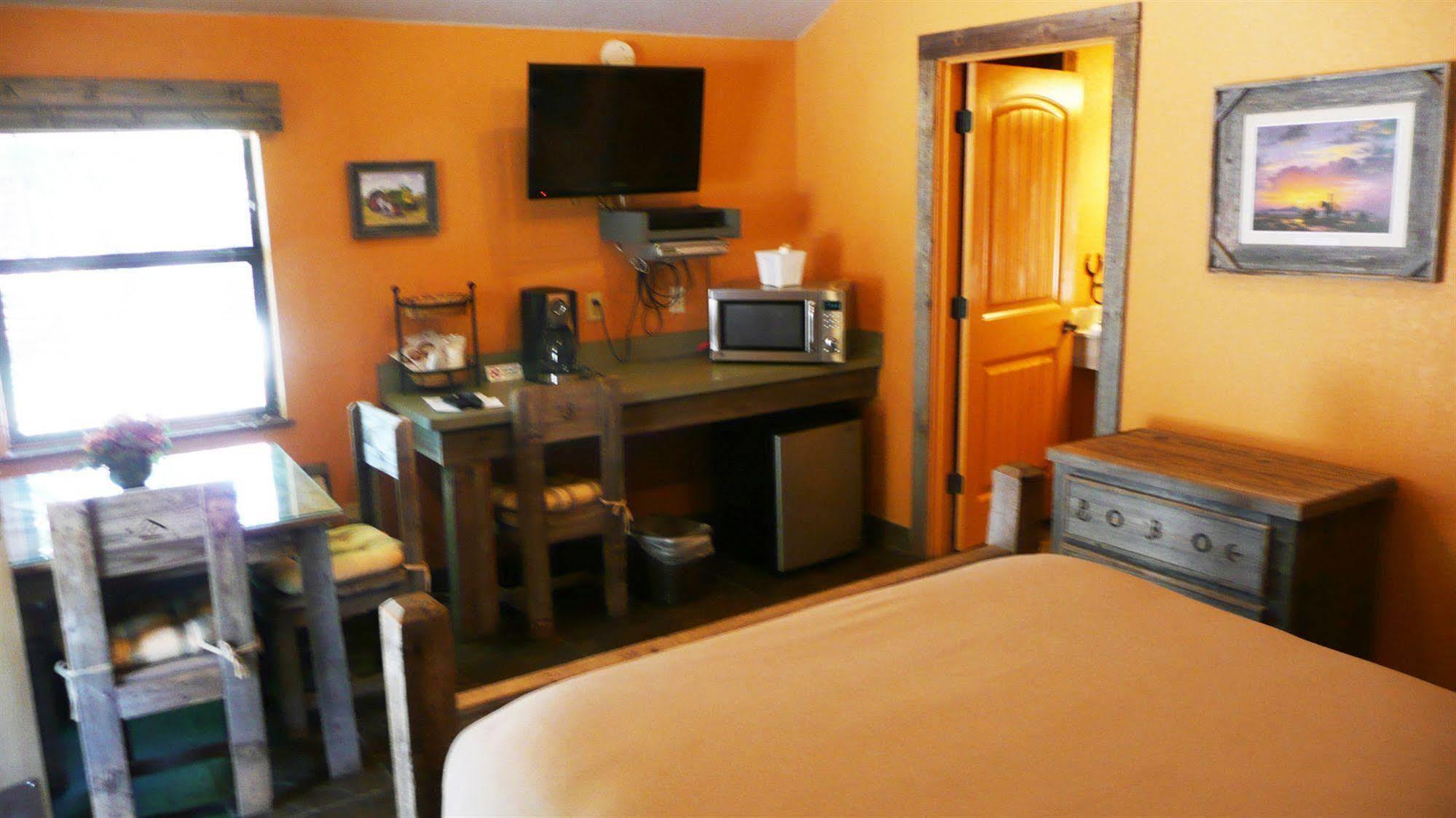 Rustic Creek Ranch Resort At North Jellystone Park 버레슨 외부 사진