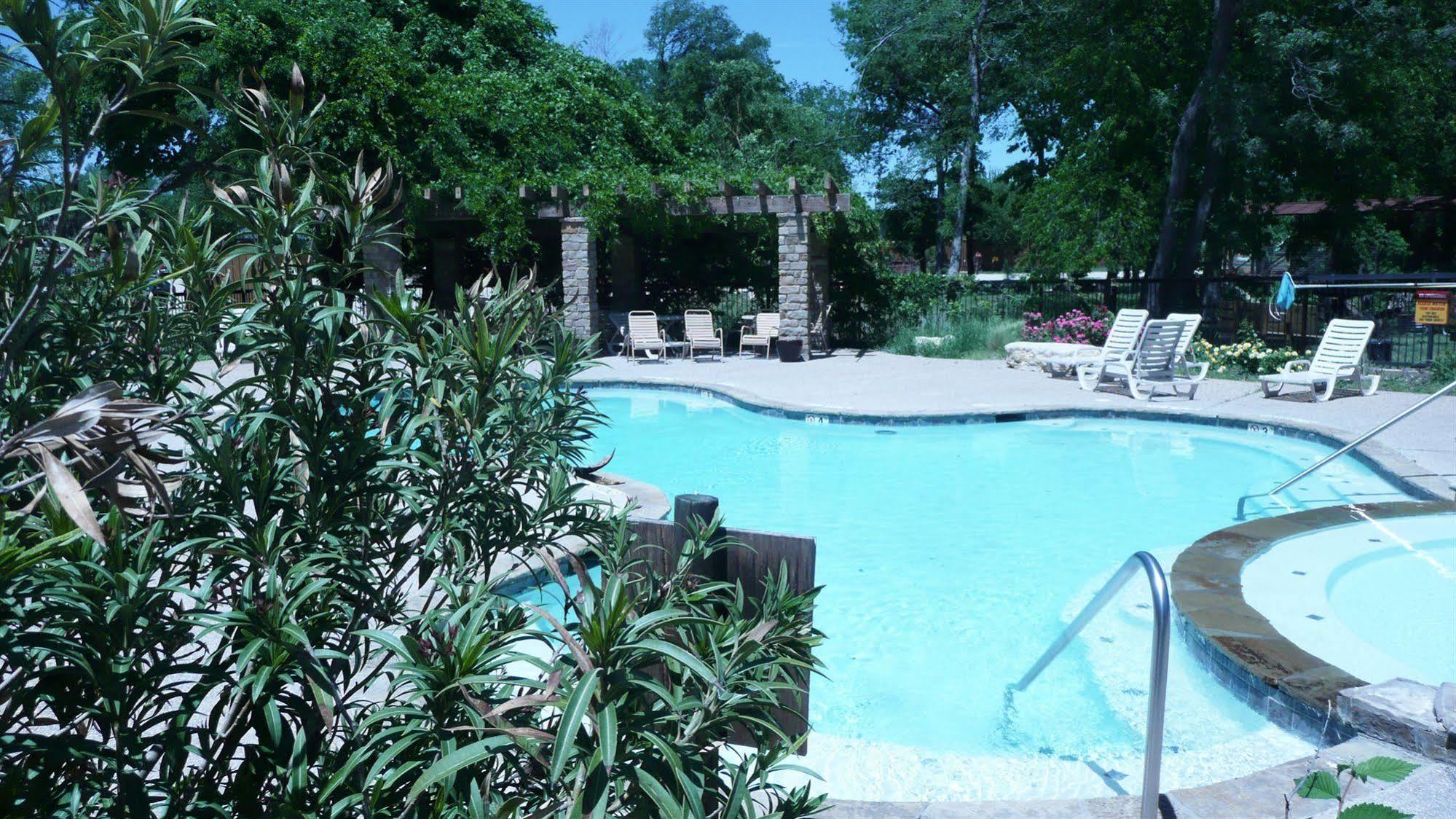 Rustic Creek Ranch Resort At North Jellystone Park 버레슨 외부 사진