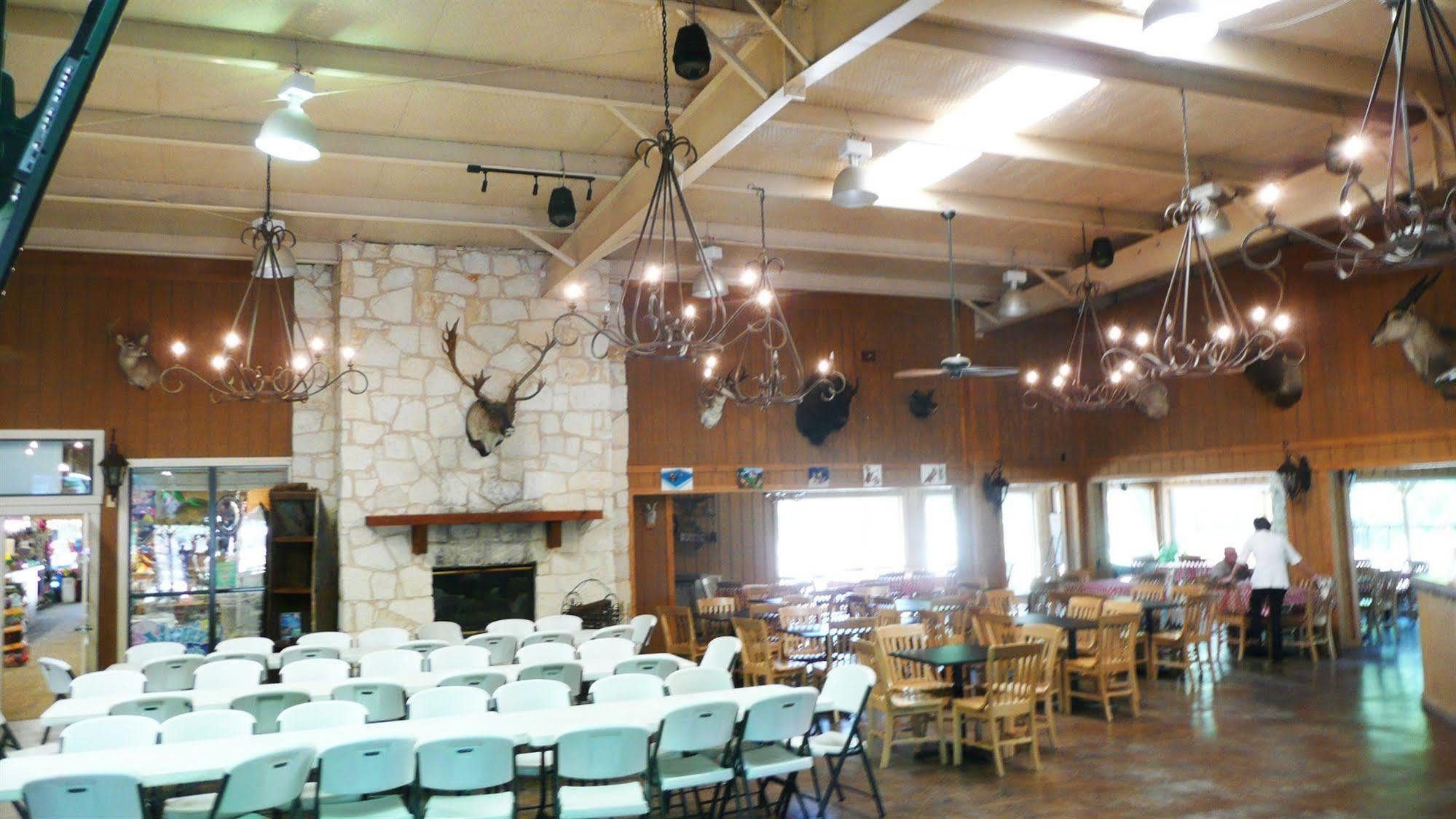 Rustic Creek Ranch Resort At North Jellystone Park 버레슨 외부 사진