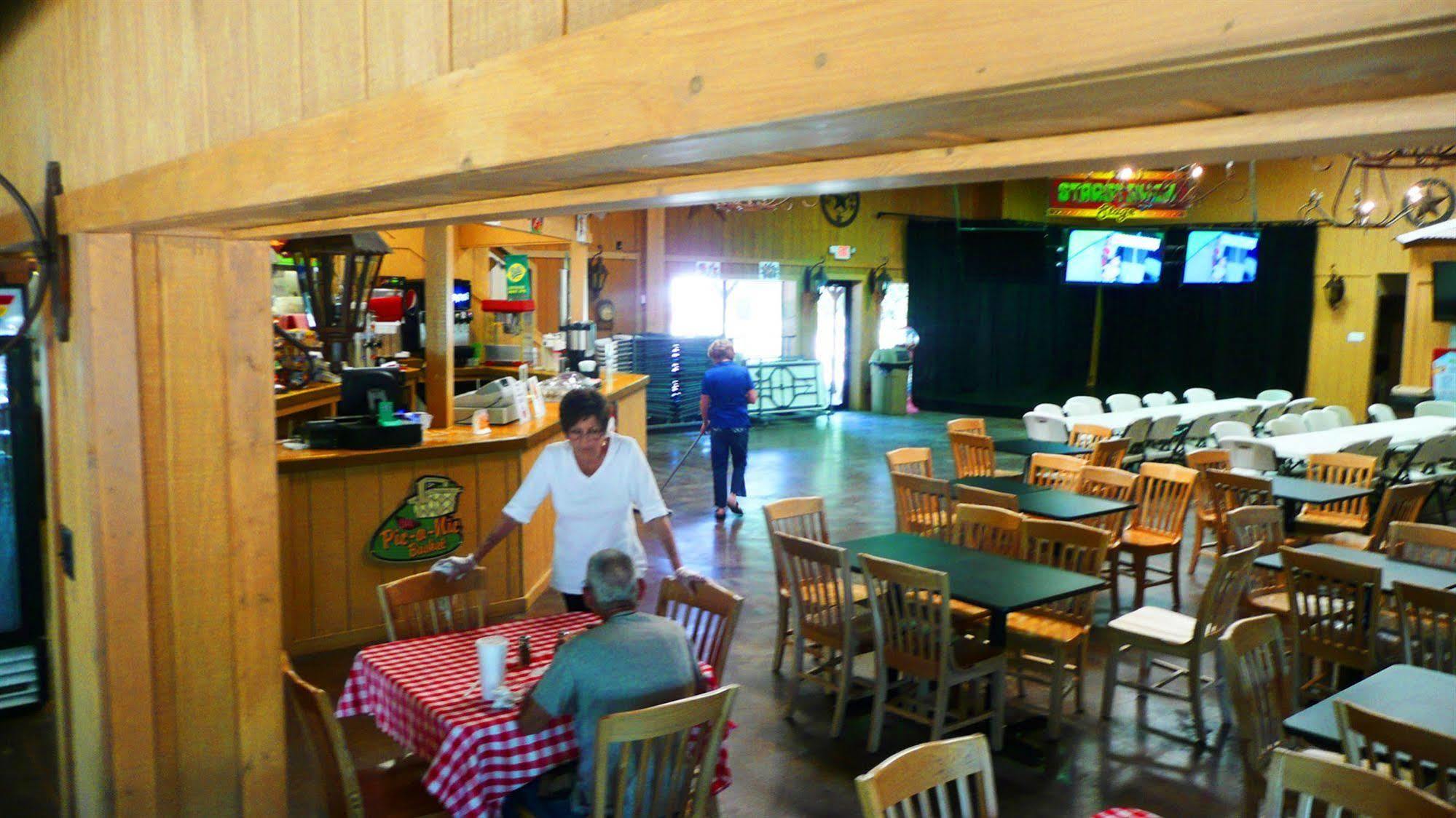 Rustic Creek Ranch Resort At North Jellystone Park 버레슨 외부 사진