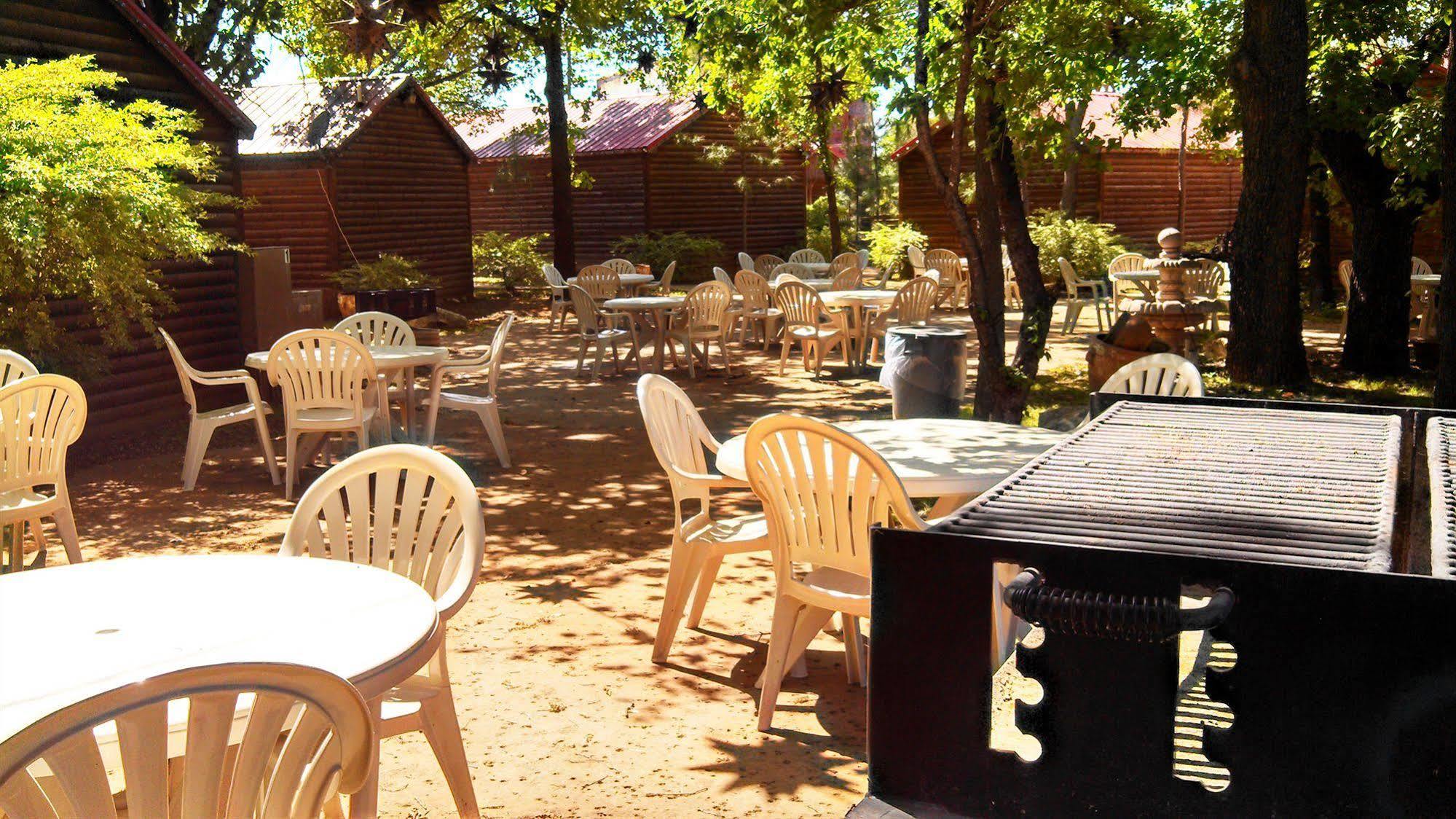 Rustic Creek Ranch Resort At North Jellystone Park 버레슨 외부 사진