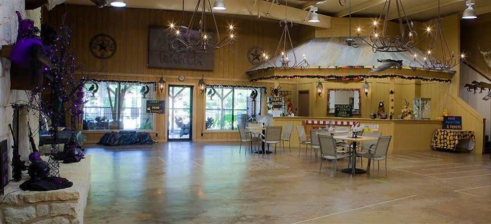 Rustic Creek Ranch Resort At North Jellystone Park 버레슨 외부 사진