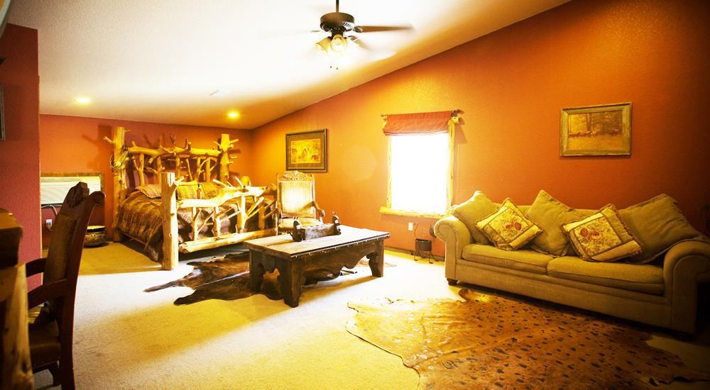Rustic Creek Ranch Resort At North Jellystone Park 버레슨 객실 사진
